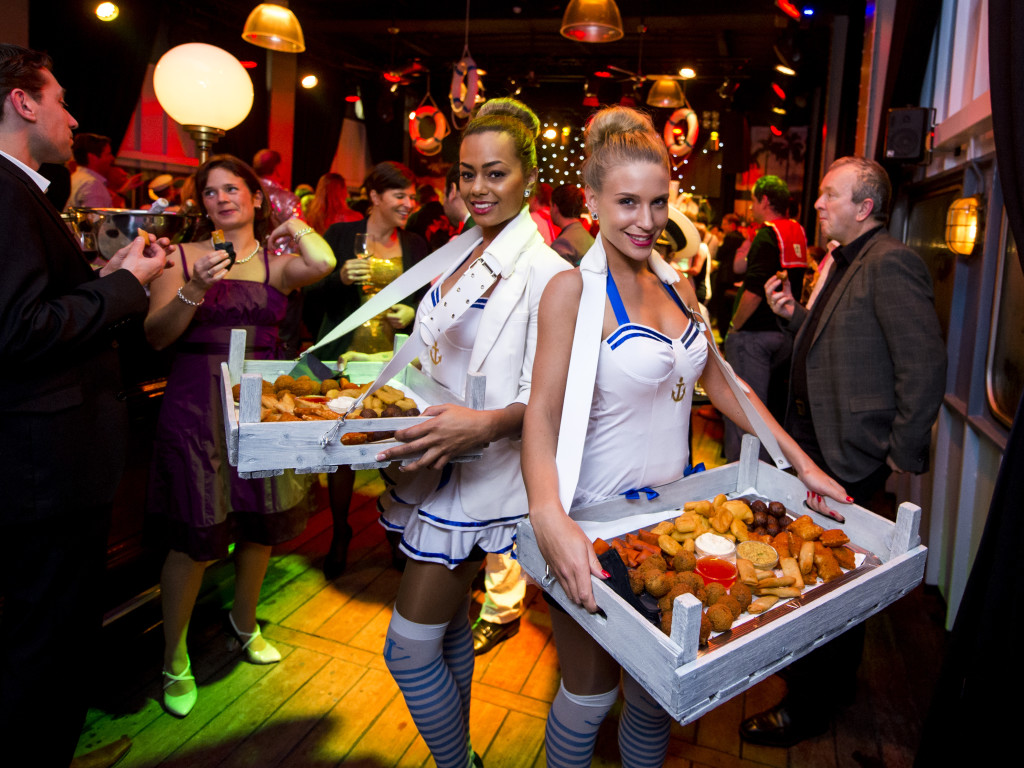 Partyservice. Loveboat. Aegon. De Ameland, 26 november 2014. Foto Marco De Swart