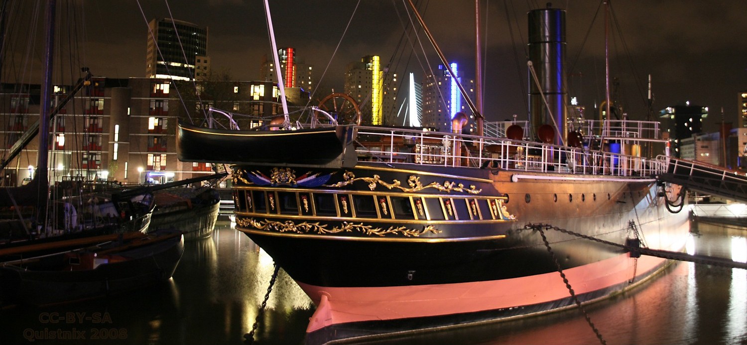 Rotterdam_-_Museumschip_Zr_Ms_Buffel_bij_nacht